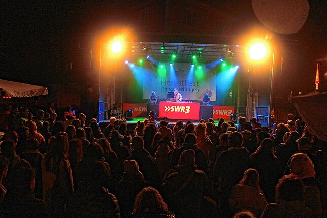 Bild 16: Jubiläums-Herbstfest beginnt mit SWR3-Party auf dem Rathausplatz