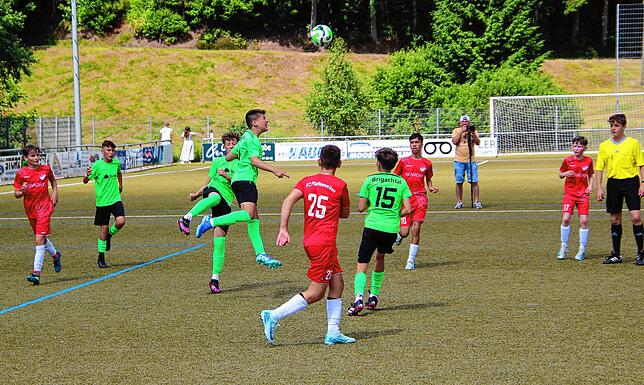 Bild 31: Der FC Pfaffenweiler krönt sich bei der D-Jugend zum Bezirkspokalsieger. Wir haben die Bilder!