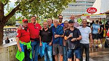 Der Wahl-Höchenschwander Guido Rau (Zweiter von links) ermöglichte einigen Freunden, ein EM-Spiel in Basel mitzuerleben. Foto: Michael ...