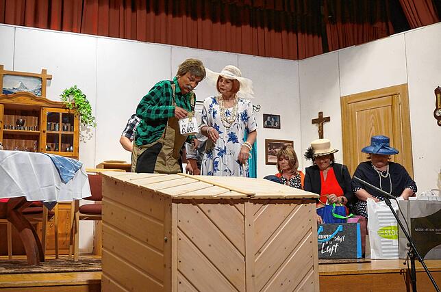 Bild 4: Die Premiere von „Der ledige Bauplatz“ – Ein vergnüglicher Theaterabend in Tiengen