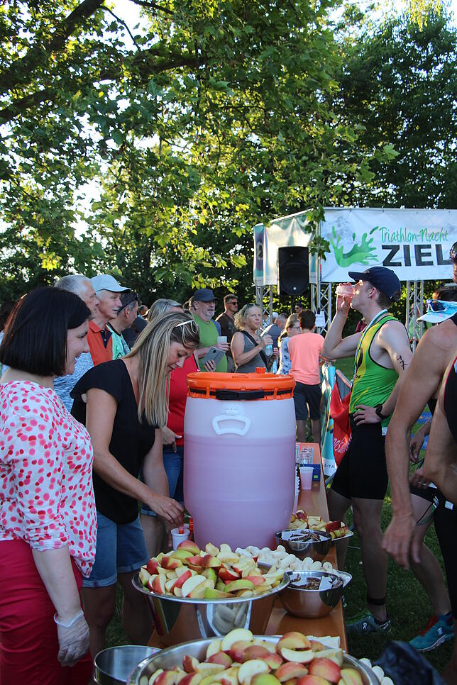 Bild 9: Die helfenden Hände der Triathlon-Nacht in Lauchringen &ndash; Ohne sie wäre eine solche Veranstaltung nicht zu stemmen