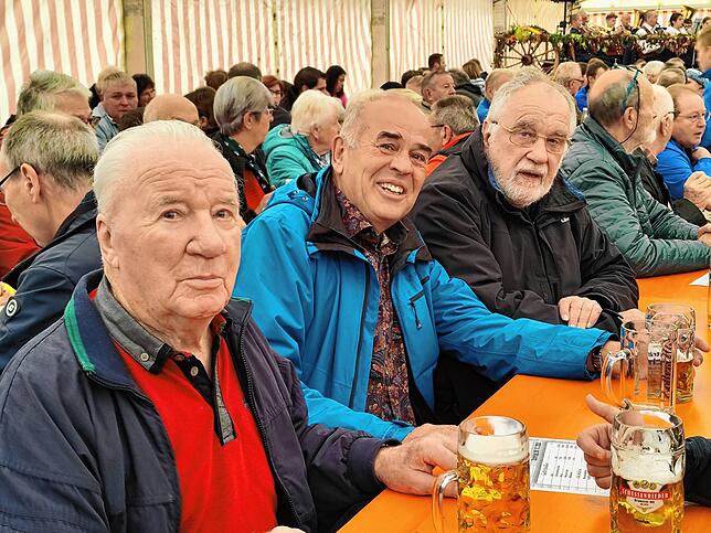 Bild 1: Das Erntedankfest in Hecheln zieht viele Menschen aus dem Umland in die Gemeinde Mühlingen