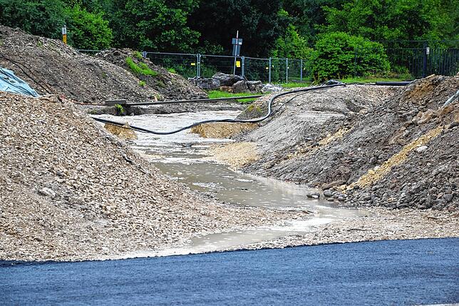 Bild 14: Wieder Hochwasser: So sieht es gerade an der L194-Baustelle beim Stockacher Freibad aus