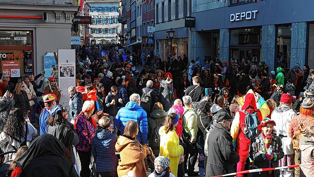 Bild 8: Jetzt geht&lsquo;s um die Wurst! Bilder vom Kaiserbrunnen am Rosenmontag