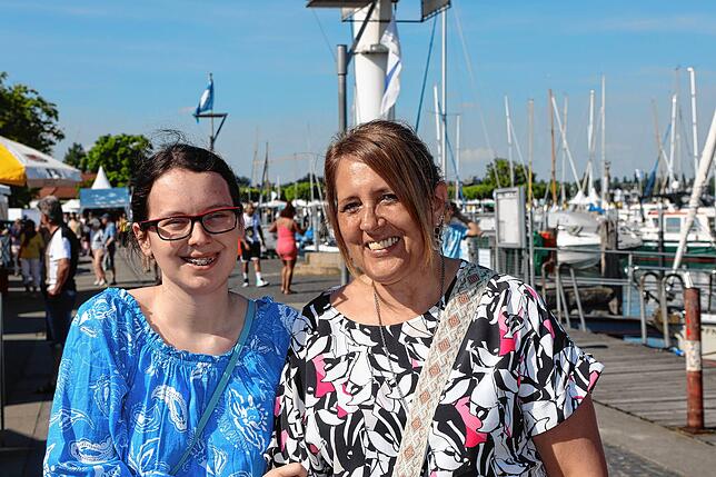 Bild 13: Auf dem See sind die Schiffe unterwegs, im Konstanzer Hafen die Besucher der Bodenseewoche