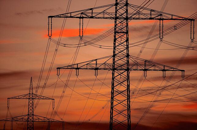 1,2 Billionen Euro wird der Ausbau der Energieinfrastruktur in Deutschland bis 2045 kosten. Bis 2030 sind allein für die Netze rund 330 ...