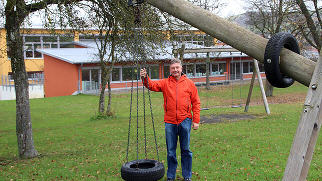Riedböhringens Ortvorsteher Gerhard Fricker steht auf dem Spielplatz in Riedböhringen. Nach dem Wunsch des Ortsschaftsrates soll er ein ...