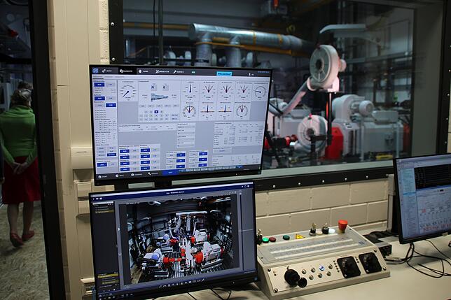 Die Prüfstände sind mit modernster Technik ausgestattet, so dass sich rein elektrische, hybridisierte und verbrennungsmotorische ...