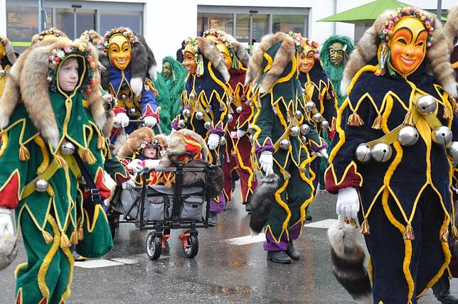 Bild 27: Bilder vom Narrensprung beim Ringtreffen des Alemannischen Narrenrings (Teil 1)