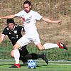 Revanche möglich: Michael Bauder (hinten, gegen Julian Göbel) und der FC Wehr wurden im Hinspiel mit 4:0 vom FC Erzingen düpiert. Nun ...