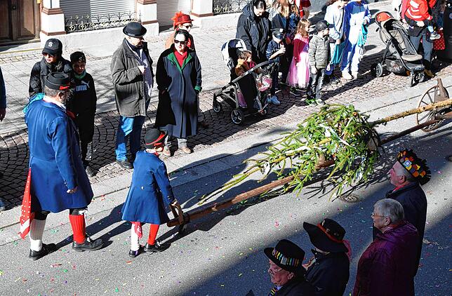 Bild 29: Bilder vom Kindernarrenbaum-Umzug in der Hauptstraße in Stockach