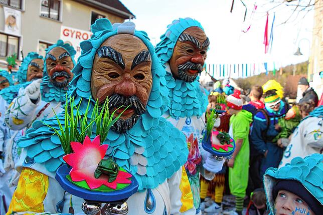 Bild 12: 56 Zünfte am Start beim Kleggau-Narrentreffen - hier die Bilder