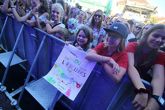 Bild 27: Namika begeistert 1800 Fans in Markdorf. Wir haben alle Bilder