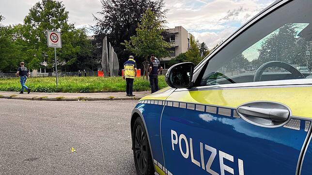 Zu einem Großeinsatz von Rettungskräften und Feuerwehr ist es am Sonntagnachmittag in der Singener Nordstadt gekommen. Ein Mann drohte, ...