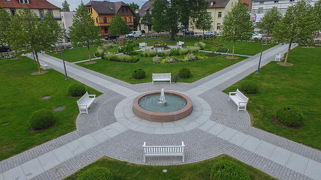 Der neu gestaltete Zinzendorfplatz kommt in Königsfeld gut an. Am 3. Oktober wird er eingeweiht.