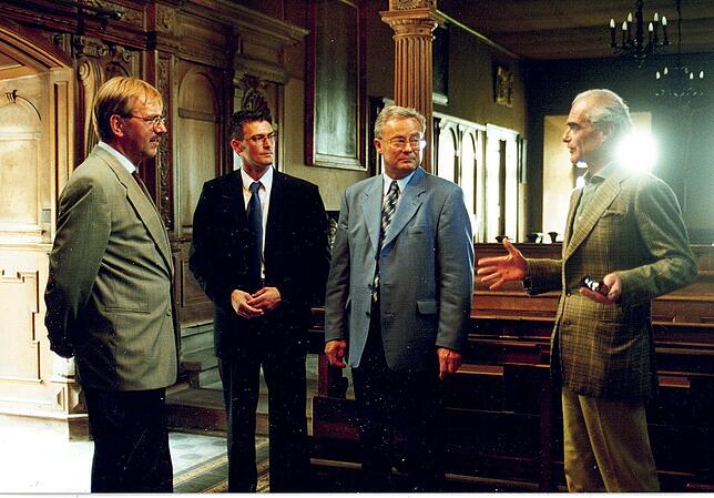 Bild aus alten Zeiten: Regierungspräsident Hubert Wicker, Bürgermeister Frank Amann, Landrat Siegfried Tann und Heinrich Erbprinz zu ...