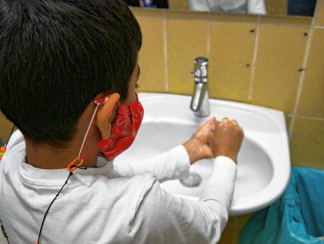 Ab ans Waschbecken: Die Grundschüler der Waldeck-Schule waschen sich mehrfach am Tag die Hände.