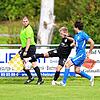 Der FC Gutmadingen (Tobias Kienzler, links) setzte sich klar und deutlich mit 5:2 gegen den Hegauer FV (Raphael Meyer) durch.