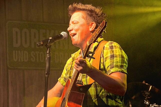 Bild 14: Ausgelassene Stimmung beim Dorfrocker-Konzert in Sauldorf
