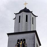 So sieht der Turm der Kirche St. Gebhard in Petershausen von außen aus. Eine bekannte Ansicht…