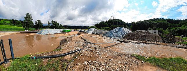 Bild 16: Land unter, Straße unter: Bilder von der überfluteten Brücken-Baustelle auf der L194 beim Freibad
