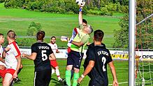 In der Partie gegen den FC RW Weilheim feierte Antonio Cutrona mit 54 Jahren unverhofft sein Bezirksliga-Debüt für den SV Buch.