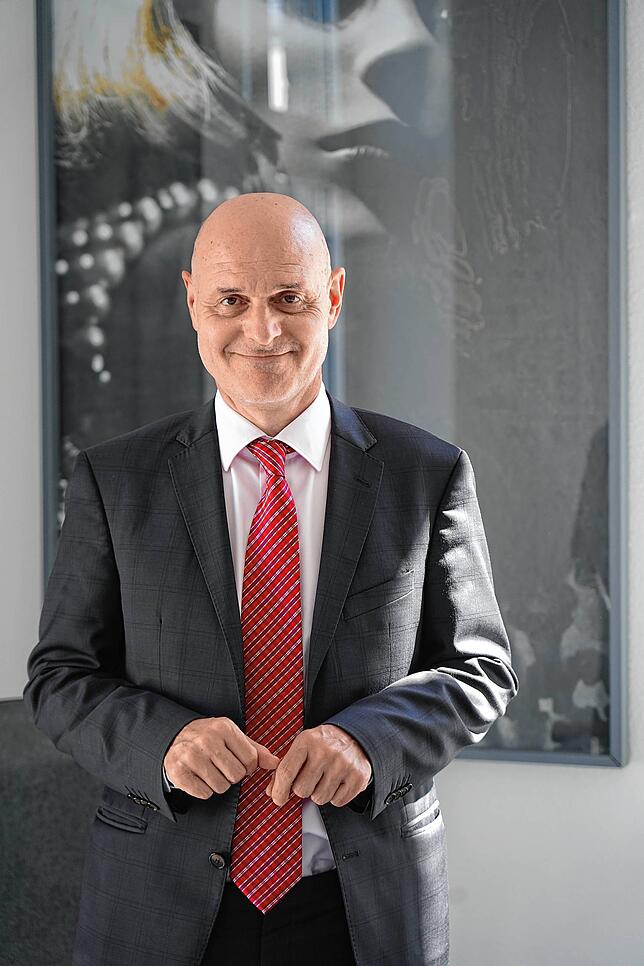 Professor Peter Kremsner leitet die klinische Studie zum neuen Corona-Impfstoff am Tropeninstitut der Uniklinik Tübingen.