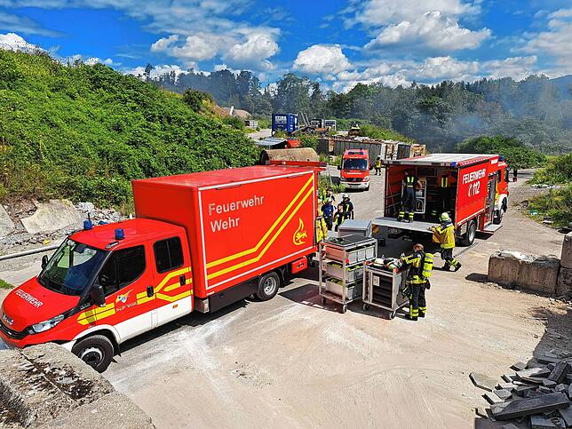 Brand auf der Kreismülldeponie Lachengraben.