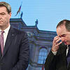 Markus Söder und Hubert Aiwanger, damaliger Spitzenkandidat und Partei-Chef der Freien Wähler in Bayern, während einer Fernsehsendung im ...