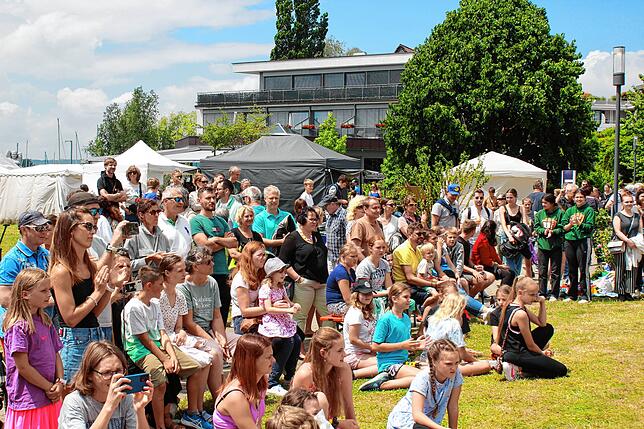 Bild 10: Bilder vom Hafenfest-Sonntag mit Turn-Show, Bürgermeister-Mutprobe und Flohmarkt (1)