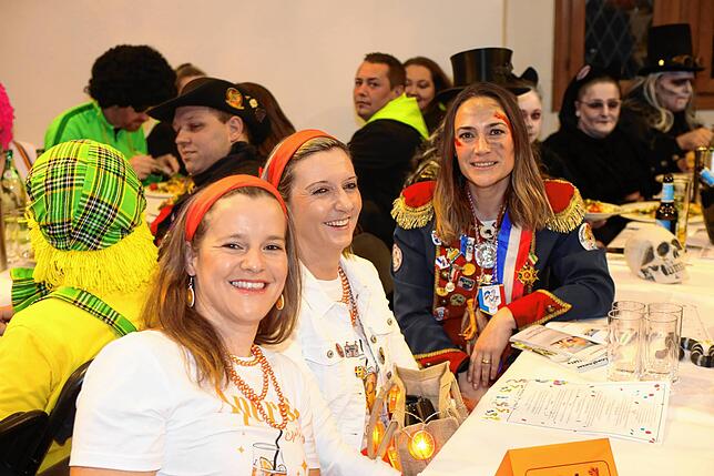Bild 18: Narren und Mäschgerle strömen ins Konzil &ndash; Sie alle sind bei der SWR-Fernsehfasnacht dabei