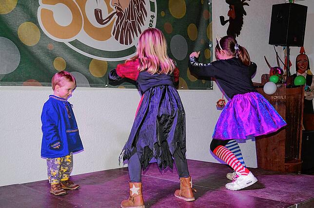 Bild 12: Kuttelessen im Stettener Festsaal des Rathauses