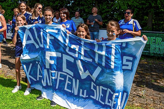 Bild 24: FC Weizen bleibt nach 2:0-Sieg beim FC Huttingen in der Kreisliga A &ndash; und wir haben Bilder