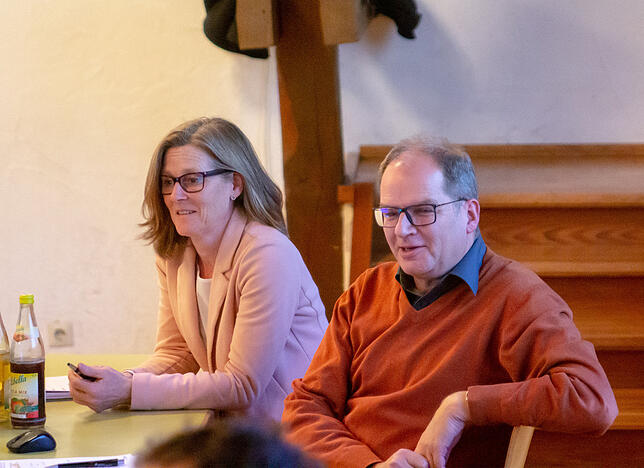 Die Bürgermeister Claudette Kölzow und Armin Reitze gehen im Fall des Anschlusses an das Klärwerk in Meßkirch von stabilen ...