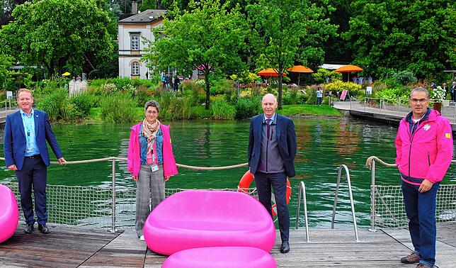 Am Schwimmsteg der Landesgartenschau ist zwar der gestiegene Pegel des Sees abzulesen, zu diesem Zeitpunkt 461 Zentimeter. Doch noch ist ...