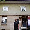 Eigentümer Rainer Böse (links) und Mieter Andreas Effinger von den Paritätischen Sozialdiensten Konstanz verstehen nicht, warum diese ...
