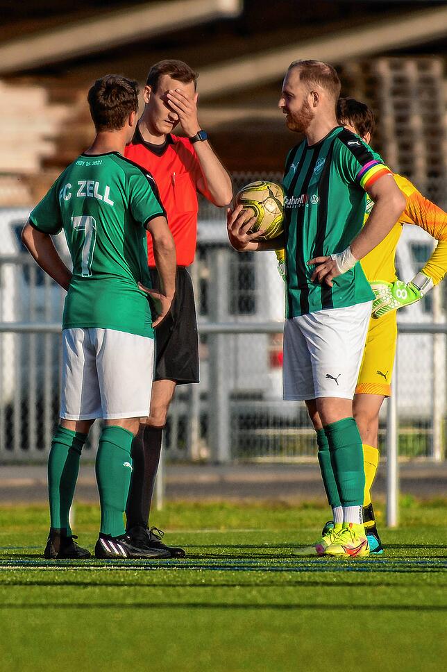 Bild 14: Titelanwärter FC Zell setzt sich mit 6:1 beim VfB Waldshut durch &ndash; und wir haben Bilder!