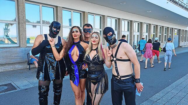 Bild 3: Torture Ship: Bilder vom Boarding in Friedrichshafen