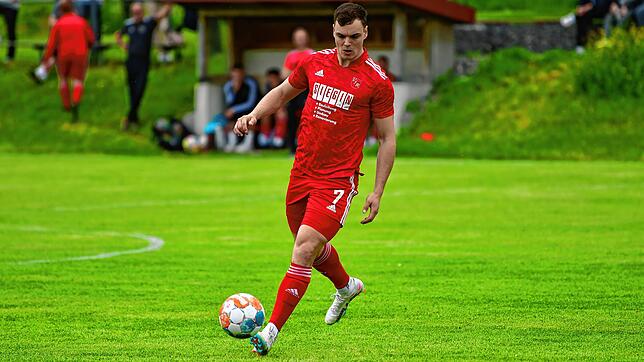 Es läuft: Mit zwei Treffern hatte Tim Siegin einen wesentlichen Anteil am 4:3-Erfolg des VfR Bad Bellingen beim TuS Binzen, dem sechsten ...