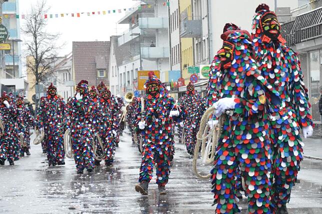 Bild 28: Bilder vom Narrensprung beim Ringtreffen des Alemannischen Narrenrings (Teil 3)