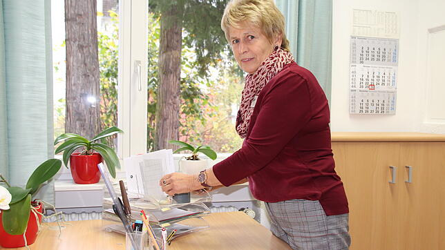 Gerlinde Müller räumt ihren Schreibtisch &ndash; drei Jahre lang hat sie als Assistentin der Verwaltungsleitung in der ...