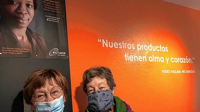 Auch in der Corona-Pandemie aktiv sind die beiden Weltlädeli-Mitarbeiterinnen Susanne Termin und Margrit Schmiele.