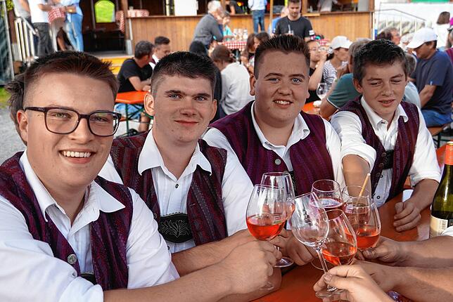 Bild 12: Dritter Tag vom Weinfest in Bermatingen: Auch am Sonntag waren zahlreiche Besucher vor Ort