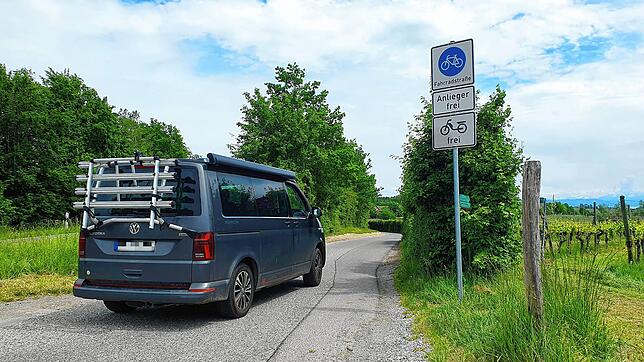Der Gemeindeverbindungsweg zwischen Meersburg, Stetten und Hagnau ist seit Ende April offiziell eine Fahrradstraße – zunächst probeweise ...