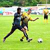 Amadou Gibba (links, Tus Bonndorf) und Yannick Müller (SG Riedböhringen/Fützen) teilten sich beim 1:1 die Punkte.