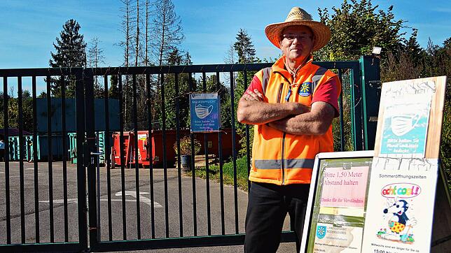 Stefan Anders arbeitet seit etwas mehr als zwei Jahren beim Wertstoffhof in Uhldingen-Mühlhofen. In der Corona-Krise wird der Rentner ...