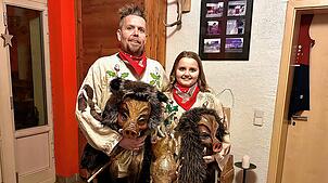 Zunftmeister Thilo Mayer und seine Tochter Julia sind stolze Tigerschweine. Beide freuen sich auf die kommenden Veranstaltungen. Bilder: ...