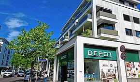 Diese große Ladenfläche in der Hauptstraße wird ab Dienstag leer stehen: Die Depot-Filiale in Markdorf hat am Montag zum letzten Mal ...