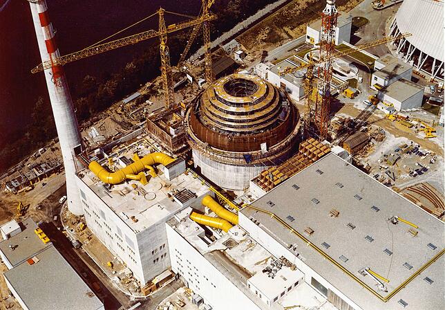 Das Kernkraftwerk Leibstadt ging nach mehrjähriger Bauzeit Ende 1984 in Betrieb. Das Foto zeigt den Baufortschritt im Jahr 1981.
