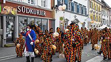 Bild : Bilder vom Narrenbaum-Umzug in Stockach mit Schaulustigen